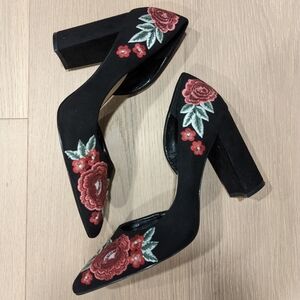Nine West suede embroidered heels